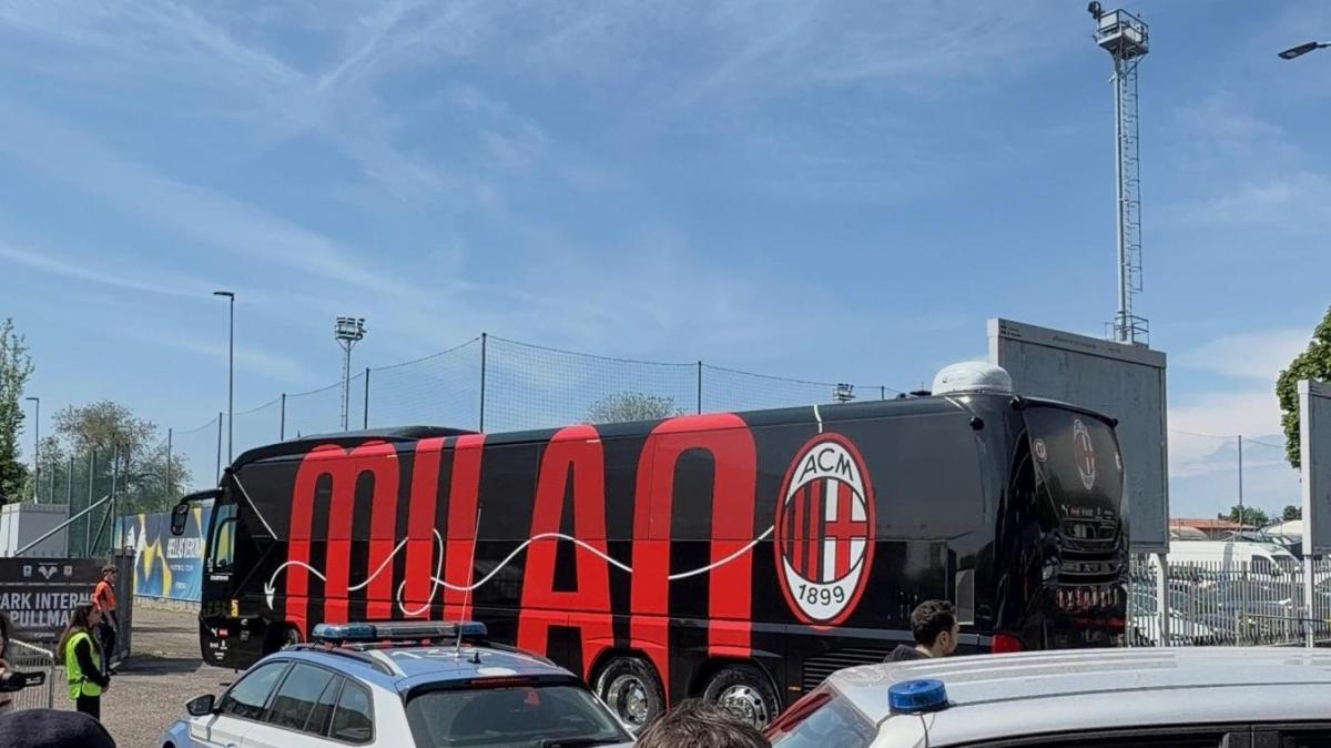VIDEO MN - Milan arrivato in pullman al Bentegodi. Contro il Verona qualche cambio tra i titolari