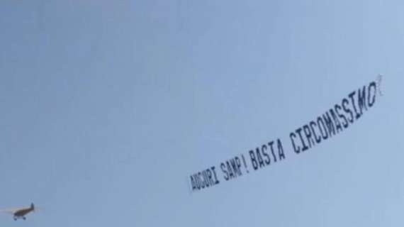 Sampdoria, auguri dal cielo per i 75 anni e critiche a Ferrero: "Basta Circomassimo"