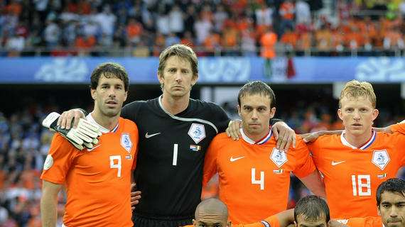 Van der Sar rinnova il contratto?