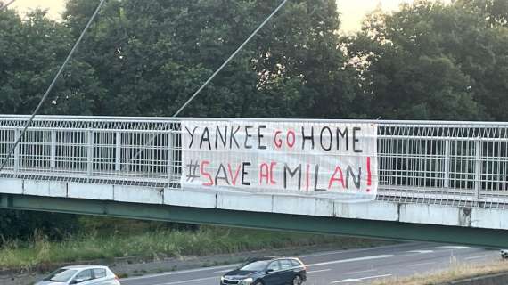 FOTO - Nuovo striscione contro RedBird e Cardinale: "Yankee torna a casa e salva il Milan"