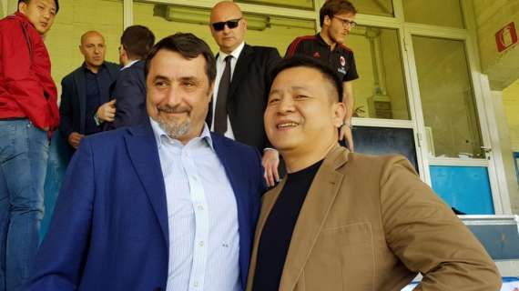 FOTO MN - Li Yonghong e Mirabelli al "Chinetti": il presidente rossonero ha salutato la prima squadra a Milanello stamani