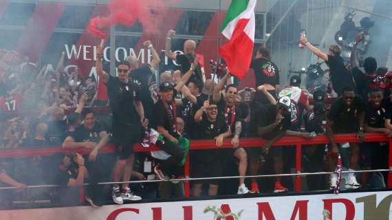 VIDEO MN - "Pioli is on fire" il tormentone rossonero continua sul pullman scoperto