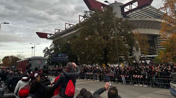 VIDEO MN - Il pullman del Milan è arrivato a San Siro