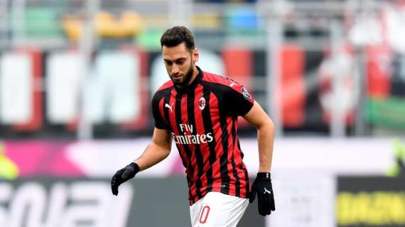 Milan-Spal, manca un rigore ai rossoneri: Missiroli devia di mano il tiro di Calhanoglu