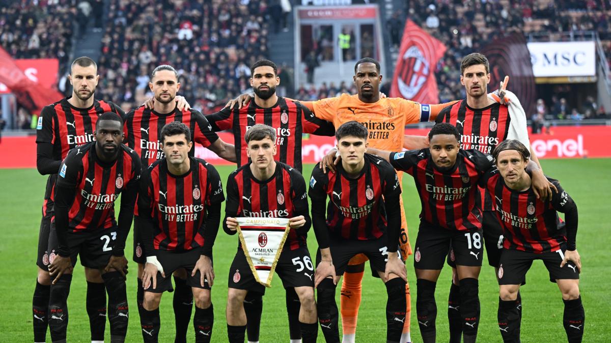 Probabile formazione Napoli-Milan: De Winter dall’inizio, Leao ancora in dubbio