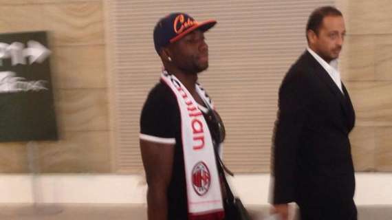 FOTO MN - Armero accolto dal ds milanista Maiorino alla Malpensa