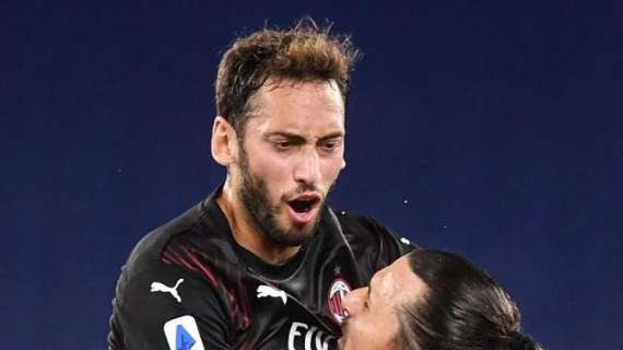 Calhanoglu: "Amo il Milan ma vedremo cosa succederà in futuro. Ibrahimovic è il nostro leader"