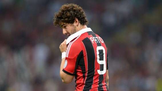 FOTO - La prima maglia numero 9 di Pato