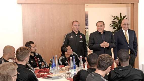 FOTO MN - Milanello, Silvio Berlusconi parla alla squadra rossonera