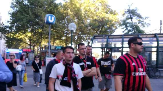 FOTO MN - Vienna si colora di rossonero: tifosi per le vie della città in attesa della partita