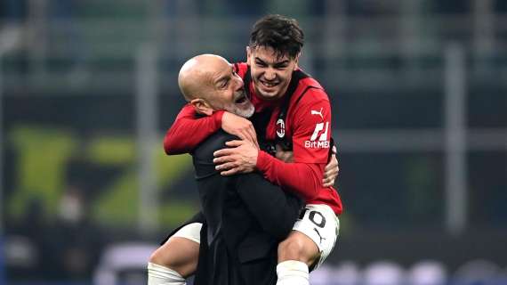 Brahim esulta dopo la vittoria nel derby: "Enjoy the weekend rossoneri"