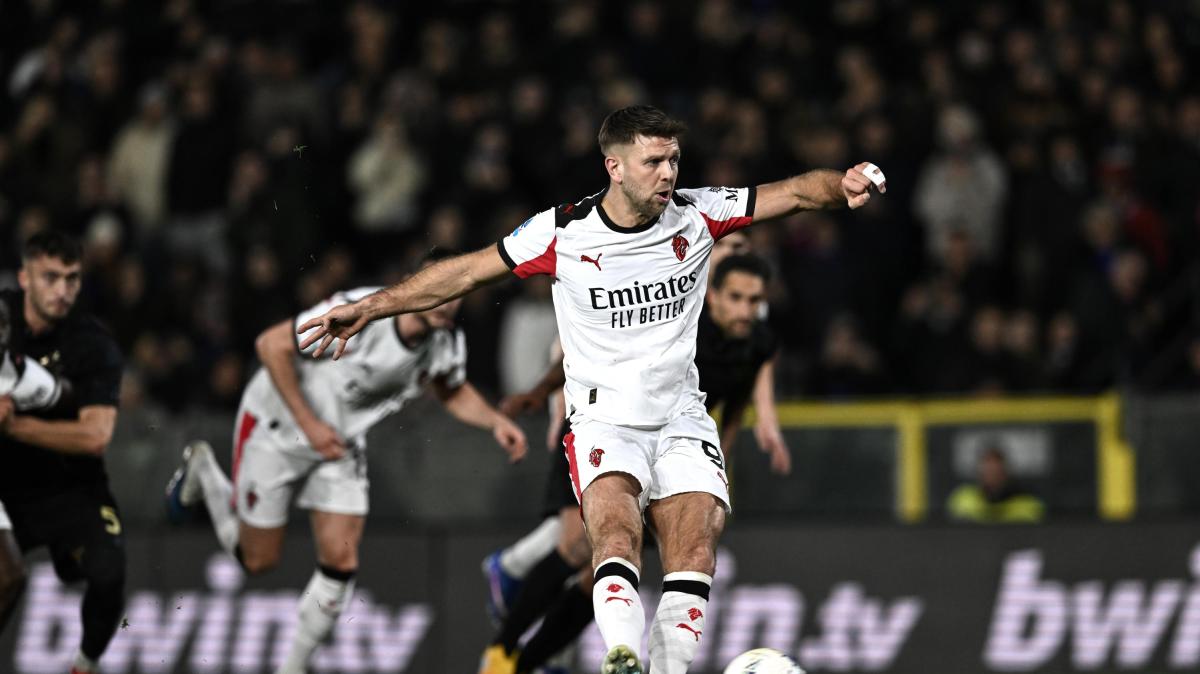 Rabiot punge sui social: posta la foto del rigore di Fullkrug con due possibili irregolarità dei pisani