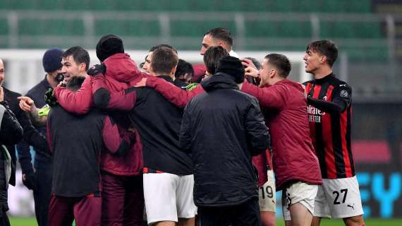 VIDEO - La corsa dei rossoneri sotto la Curva Sud al termine di Milan-Lazio