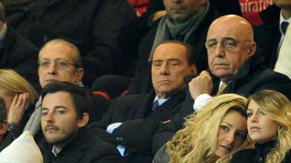 Berlusconi scuro in volto: "Non rilascio dichiarazioni, grazie"