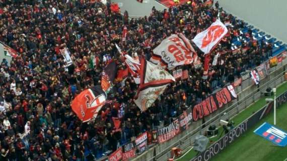 FOTO MN - Il settore ospiti del Mapei Stadium colorato di rossonero