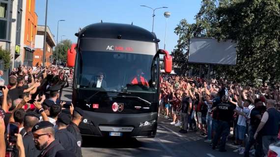 VIDEO MN - Verso Milan-Udinese: i Campioni d'Italia sono arrivati a San Siro