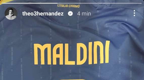 Daniel Maldini scambia la maglia con Theo: la foto