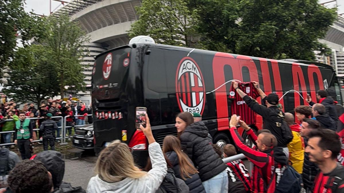 VIDEO MN - Il Milan è arrivato a San Siro per la sfida con l'Atalanta
