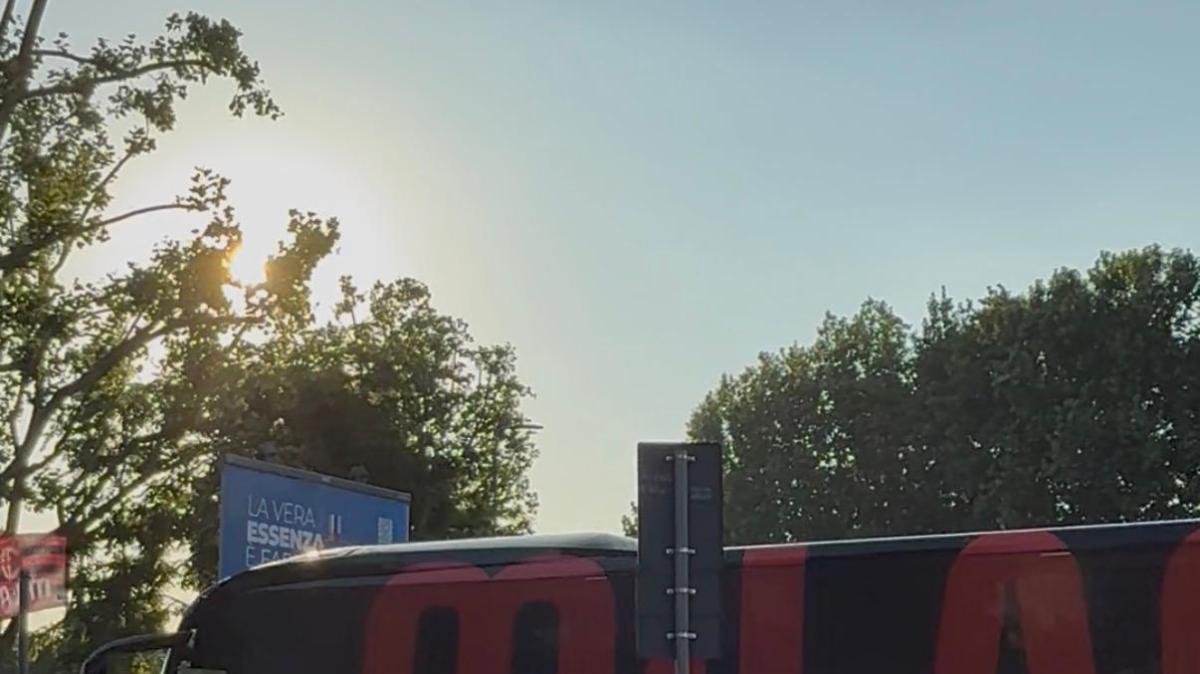MN - Il pullman del Milan è arrivato a San Siro per la sfida contro il Cagliari