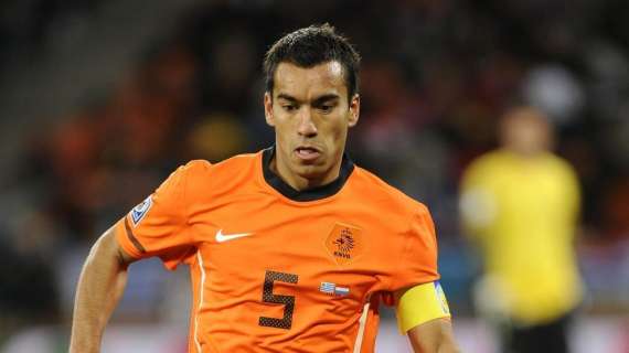 Feyenoord, Van Bronckhorst apre alla partenza di Martins Indi: "Non possiamo competere con i migliori club europei"