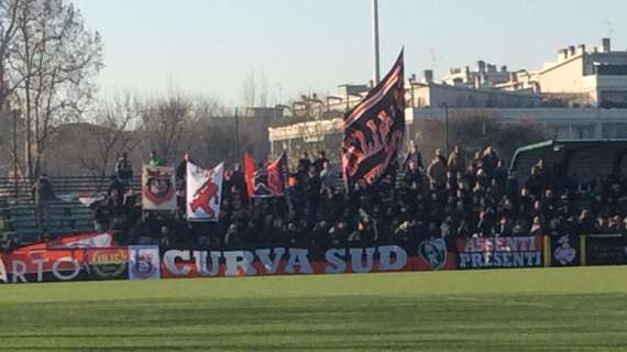 FOTO MN - La Curva Sud Milano a Interello per il derby Primavera