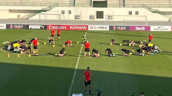 "Primo allenamento a Dubai: fatto". Le immagini della prima seduta del Milan negli UAE