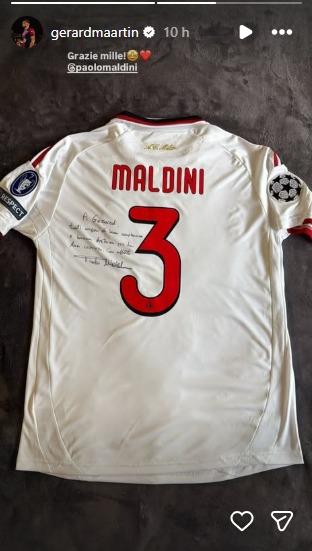 Milan, Paolo Maldini regala la sua maglia a Gerard Martin del Barça