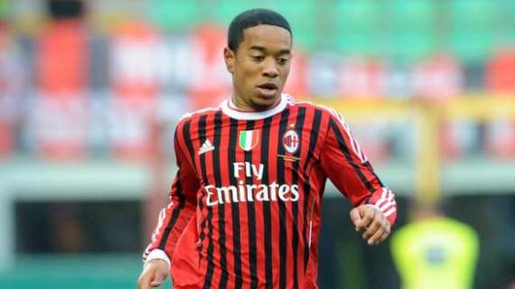 Milan-Barça, Emanuelson in dubbio: problemi alla caviglia