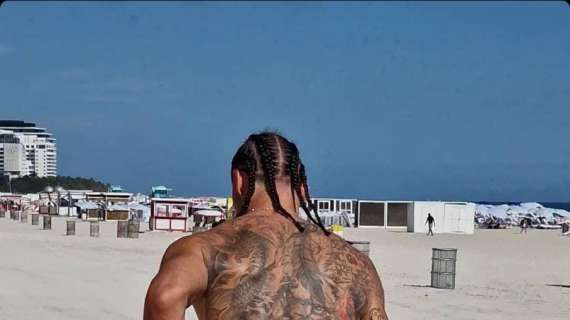 VIDEO - L'allenamento di Ibra in spiaggia: "Spingi fino al limite"
