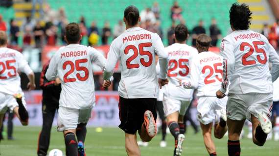 FOTO - La squadra si scalda con la maglia di Morosini