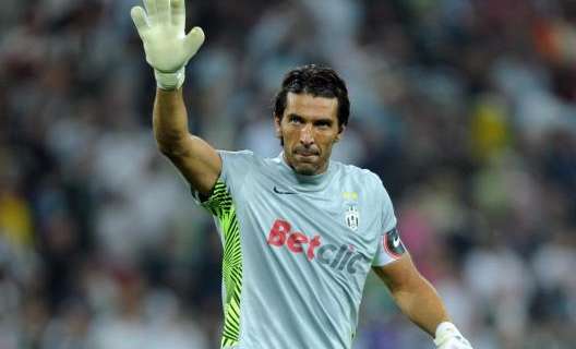 Buffon a Cassano: "Ti aspettiamo per l'Europeo"