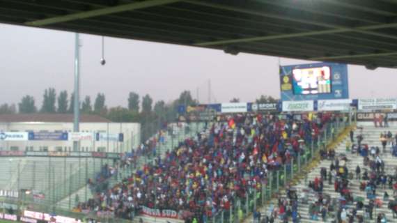 FOTO MN - Curva Sud strapiena a Parma: grande incitamento