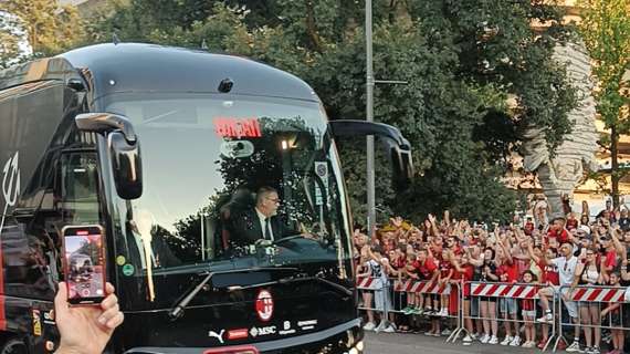 VIDEO MN - Il Milan è arrivato a San Siro, alle 21 il fischio d'inizio della sfida contro il Bari