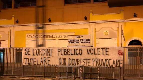 FOTO - Genoa-Milan alle 15, striscione minaccioso degli ultras rossoblù: "Non provocateci..."