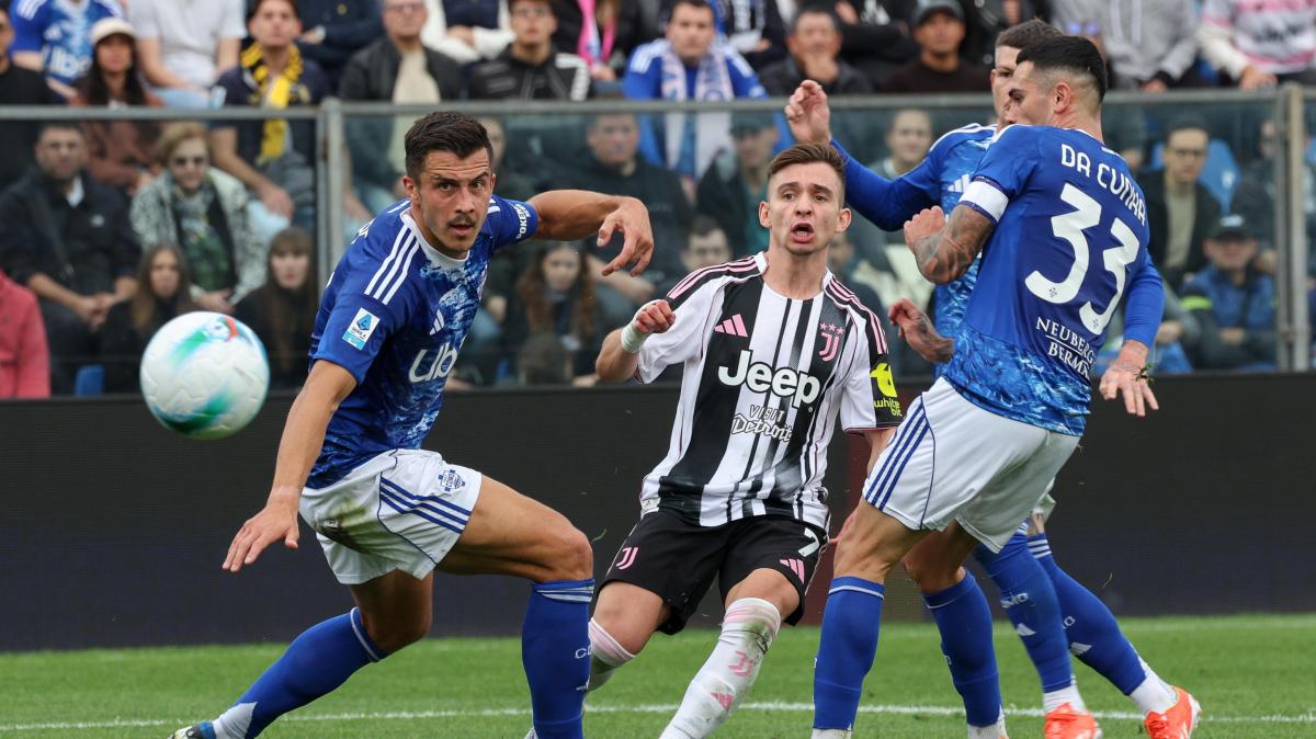 Serie A, tifosi Como in silenzio per 15′ per protestare contro partita a Perth