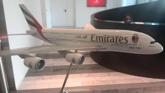 Gazzetta - Milan, è fatta per il rinnovo al ribasso con Emirates: le cifre