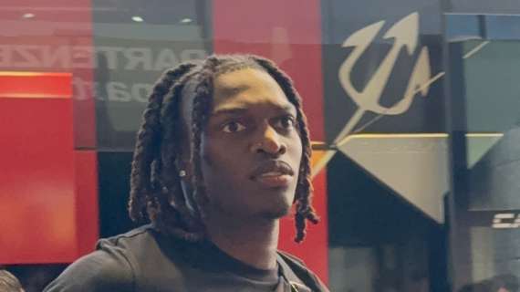 Milan a Singapore, accoglienza calorosa soprattutto per Leao: il portoghese "Accerchiato" Dai tifosi rossoneri locali