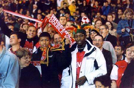 Arsenal, brutta aria tra Denilson e i supporter: il brasiliano messo in vendita... su eBay
