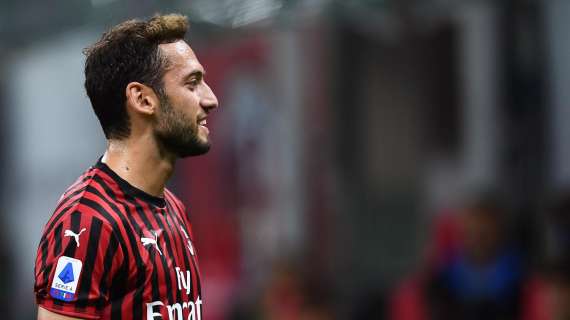 Calhanoglu e il messaggio di vicinanza alla squadra: "Ancora una volta"