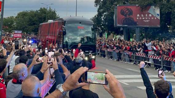 VIDEO MN - Verso Milan-Liverpool: la squadra rossonera è arrivata a San Siro