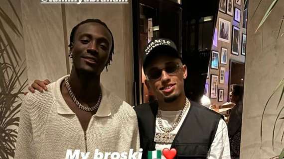 Okafor e Abraham a cena insieme a Milano. Lo svizzero sui social: "My broski"