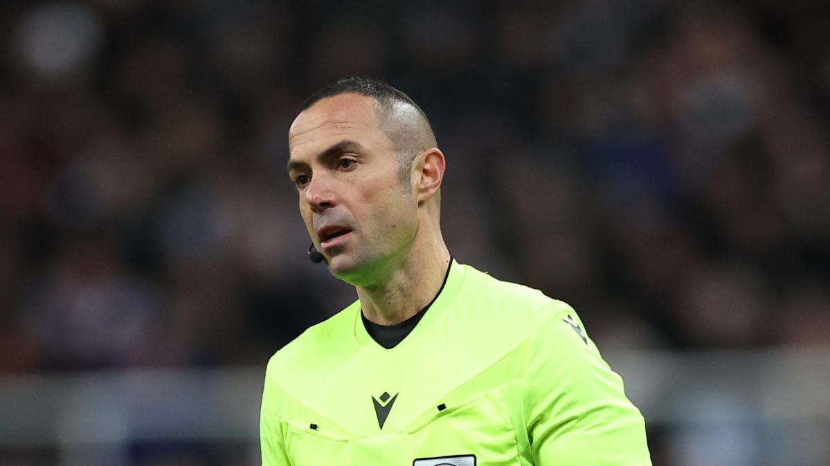 Premiato l'arbitro Guida, direttore di gara di Lazio-Milan, con il trofeo dedicato a Farina