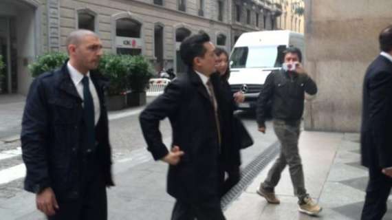 MN - L'entourage di Mr. Bee non sapeva dell'incontro odierno tra Berlusconi e i cinesi