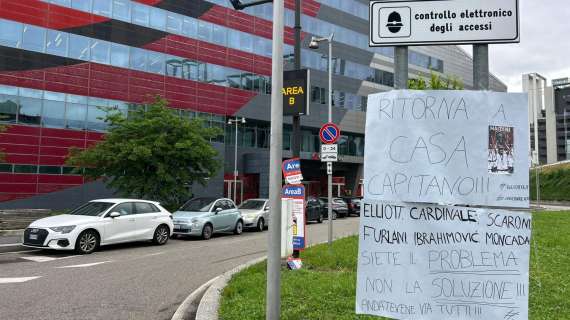 Nuovi striscioni di protesta a Casa Milan: il popolo milanista critica fortemente proprietà e dirigenti