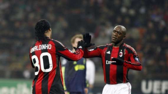 Seedorf, tavolata... da leggenda: con l'ex Milan Ronaldinho, Drogba e Puyol 