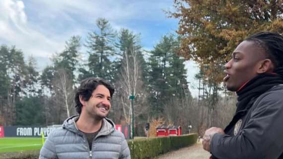 MN - Pato torna a Milanello, ai tifosi: "Non piango, devo essere forte". La foto con Leao