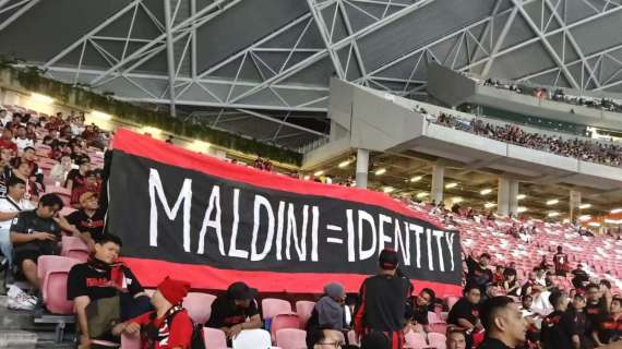 Durante la partita contro l'Arsenal il Milan Club Indonesia ha esposto uno striscione pro Maldini
