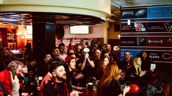 Corteo con cori e bandiere per la città e poi il derby di Milano: che giornata incredibile per il Milan Club Dublino
