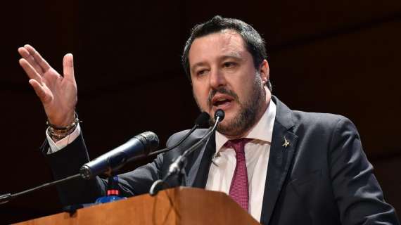 Calcio:Salvini attacca Valeri, arbitro con maglia bianconera