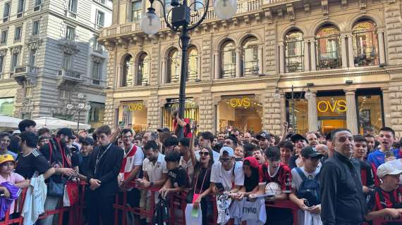 MN - Cresce l'attesa per Modric: al Milan Store ci sono già più di 400 tifosi rossoneri